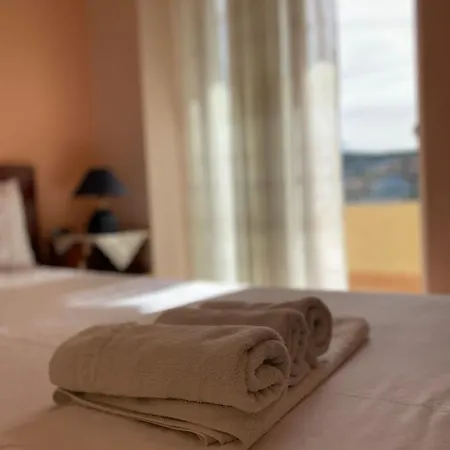 Appartamento Sentris Spacious Seaside With Balcony & Parking