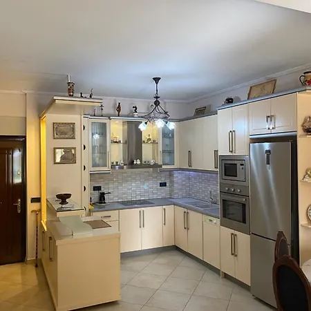 Appartamento Sentris Spacious Seaside With Balcony & Parking