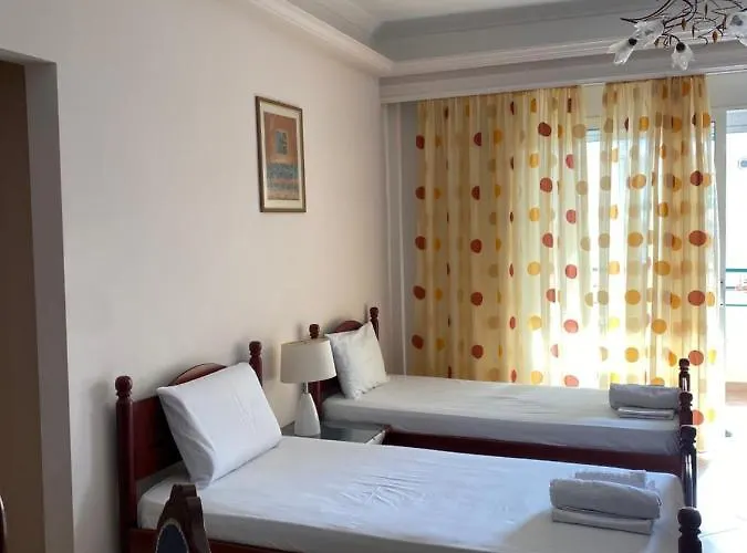 Sentris Spacious Seaside With Balcony & Parking Apartment Sarandë